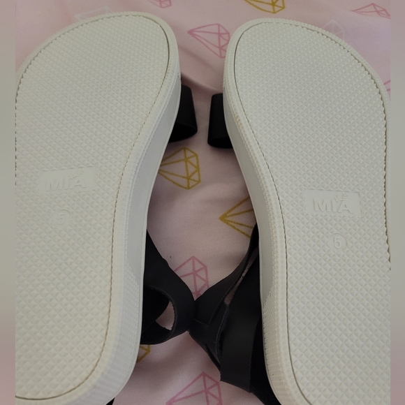 NWT MIA Kids Ellen Platform Sandals 5Y - Picture 4 of 7